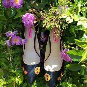 Betsy Johnson Papii Emoji pump embroidered emojis